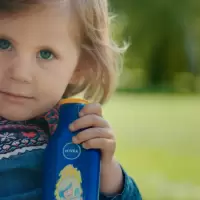 Außergewöhnliches Hilfsprojekt: NIVEA entwickelt einzigartigen kosmetischen Sonnenschutz für ein junges Mädchen