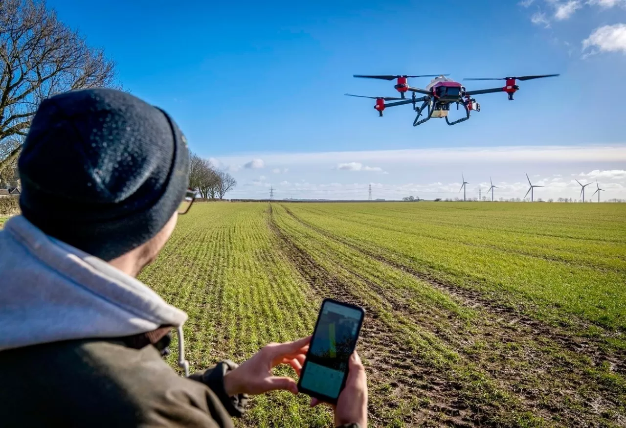 Pilot used smartphone to control XAG Agricultural Drone (XAG) img#1
