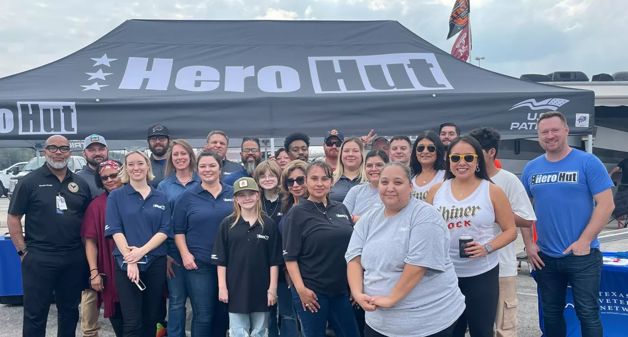 U.S. Patriot, a GALLS company, sponsored the end-of-year annual Alamo Bowl Hero Hut and its first tailgate party serving over 2,000 veterans, first responders, and their families. img#1