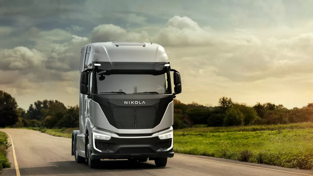 Nikola and IVECO announced a Letter of Intent for an order of 100 Class 8, heavy-duty Nikola Tre hydrogen Fuel Cell Electric Vehicles (FCEVs) from GP JOULE, a system provider for integrated energy solutions based in Reussenkoege, Germany. The Nikola Tre FCEVs in the European 6x2 variant will be manufactured by the joint venture between Nikola and Iveco Group in Ulm, Germany. img#1