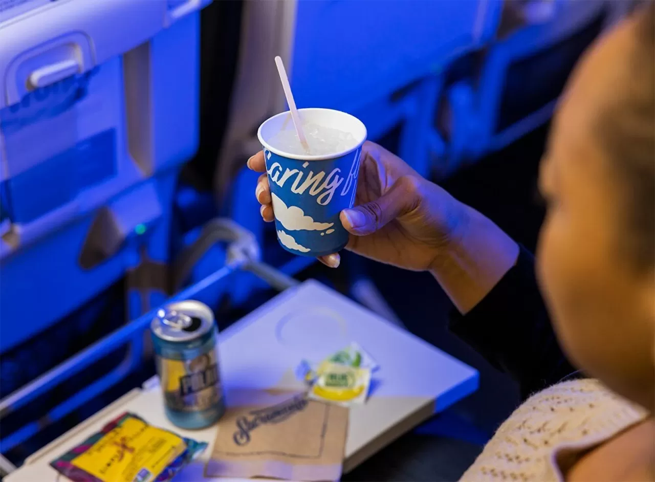 Paper cups on board Alaska Airlines flights img#1