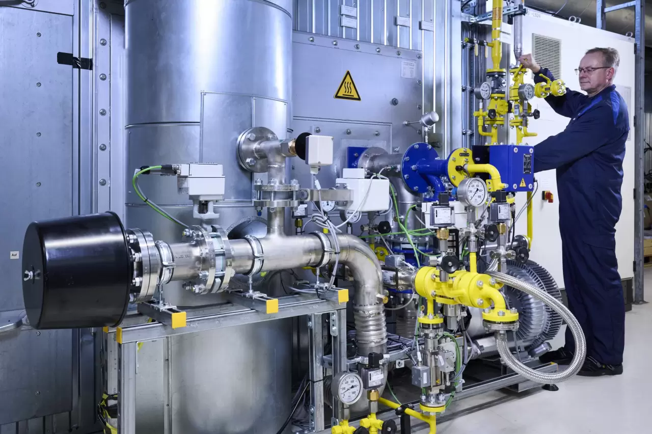 BMW Group Plant Leipzig test flexibele branders op waterstof in lakstraat img#3