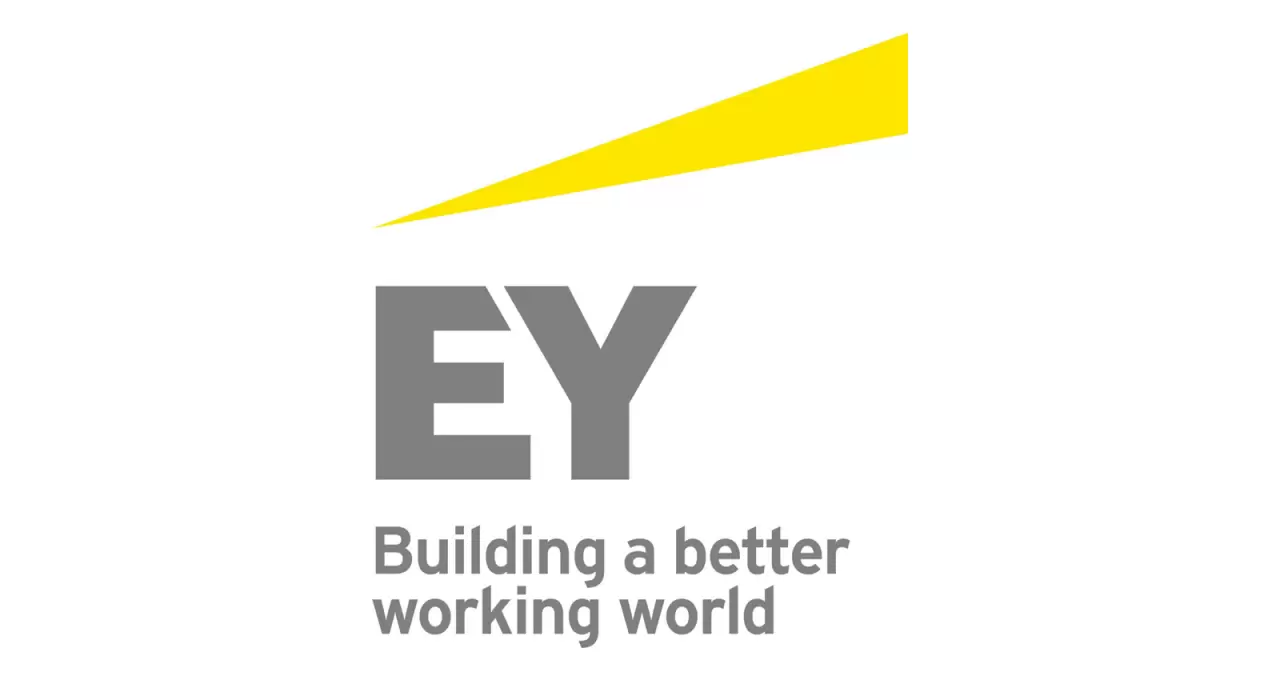 Holly Thaggard and Amanda Baldwin of Supergoop! named EY Entrepreneur Of The Year® 2022 National Overall Award winners img#1