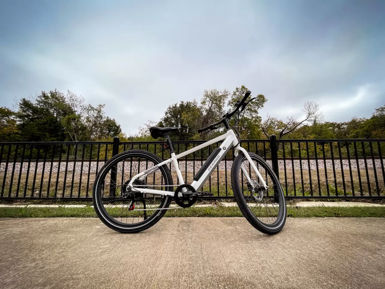 Denago is celebrating Black Friday with a special offer on their award-winning City Model 1 Top-Tube eBike. Regularly $1,499, it’s temporarily available for $1,199 (20% off) from now until December 2. img#1