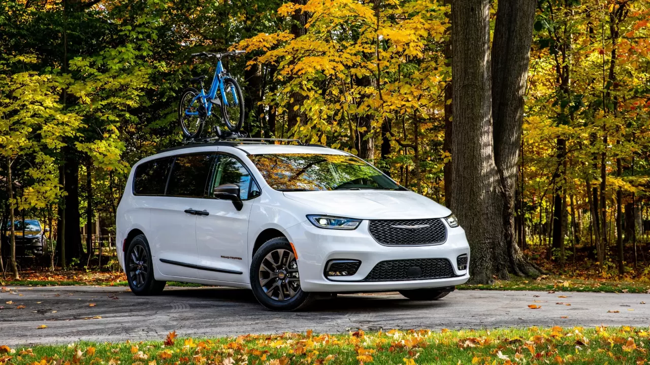 To celebrate its long-running history of bringing families together, as well as Chrysler Pacifica’s status as the best-in-class road-trip minivan, Chrysler is announcing the new 2023 Chrysler Pacifica Road Tripper, img#1