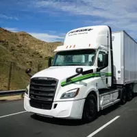 Penske Truck Leasing and Daimler Truck Commemorate Delivery of Freightliner eCascadias img#1