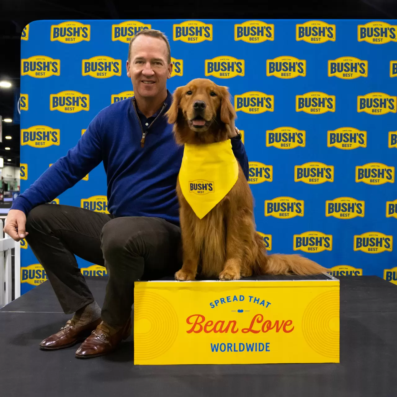 Peyton Manning meets Duke Bush, Bush’s® one and only spokesdog, for the first time ahead of working together on a partnership to elevate the beautiful bean. img#1