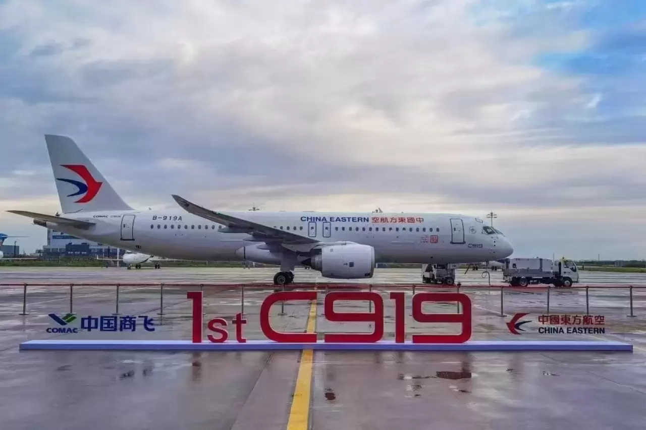 World's first C919 Aircraft delivered to China Eastern Airlines img#2