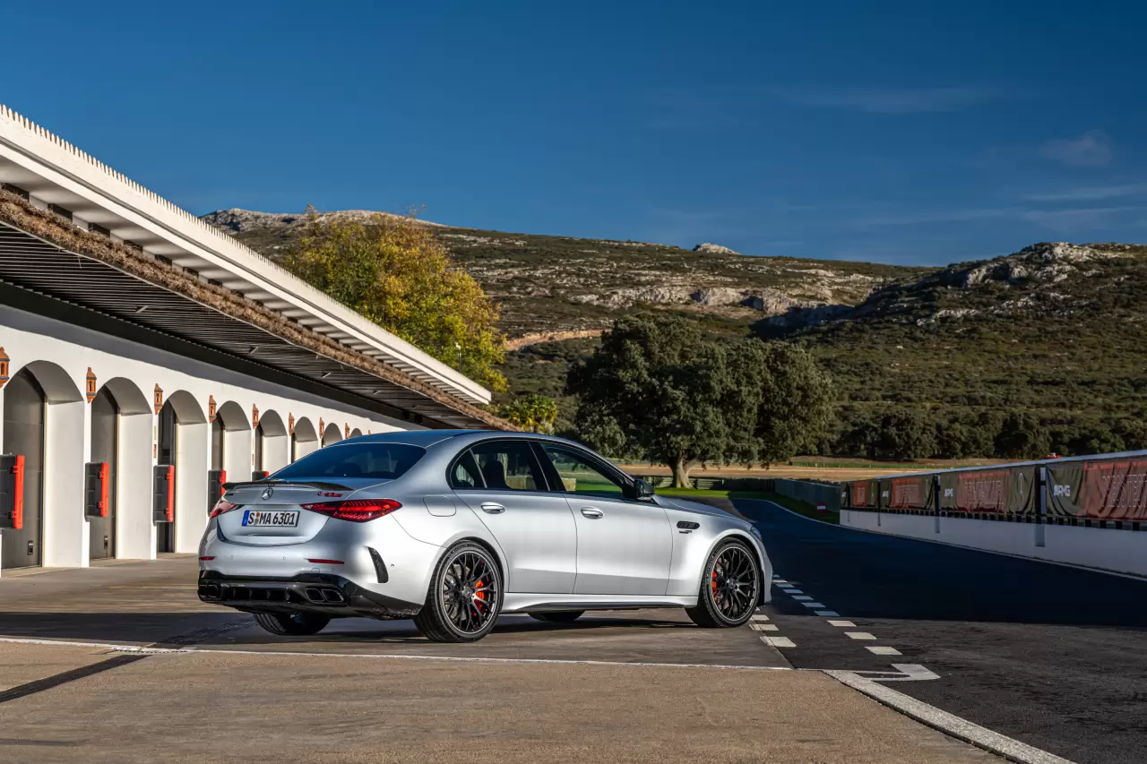 The new 2023 Mercedes-AMG C 63 S E PERFORMANCE img#1