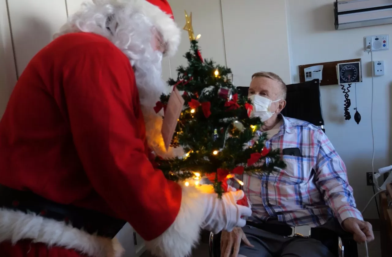 Santa brings a Christmas tree to patients recovering from life-altering illnesses and injuries at Gaylord Specialty Healthcare in Connecticut. After learning about a young patient's determination to purchase 40 trees img#1