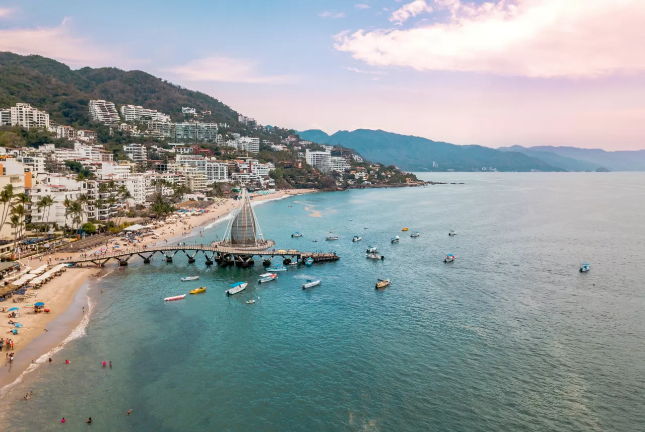 Flight searches to Puerto Vallarta are up 25% this March and April. img#1