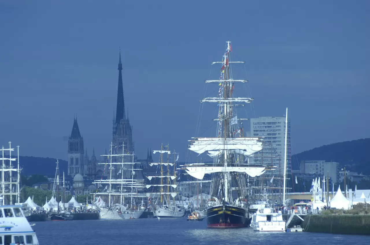 The Rouen Armada sailing ships and the Rouen Cathedral img#1