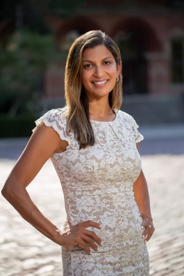 Dr. Rashmi Roy, senior thyroid surgeon at the Clayman Thyroid Center, operating exclusively at the Hospital for Endocrine Surgery in Tampa, Florida. img#1