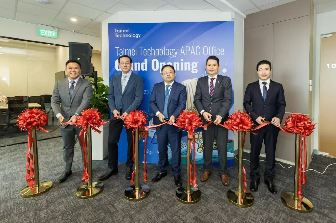 Guests at the ribbon-cutting ceremony: Taimei Technology APAC BD head Sam Xu (first from left), National Healthcare Group (NHG) deputy CEO professor Benjamin Seet (second from left), Taimei Technology chairman and CEO Lu Zhao (middle), CSI Medical Research CEO Nelson Wong (second from right) and Taimei Technology vice president, general manager of clinical research business unit and APAC head Nate Zhang (first from right) img#1