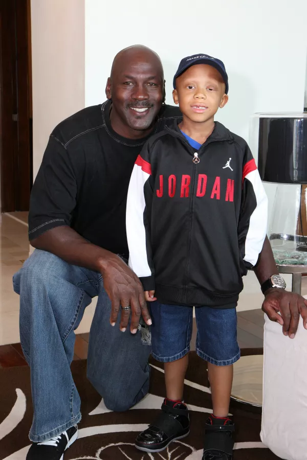 Make-A-Wish kid Donovan had his wish to meet Michael Jordan granted in 2009. img#2
