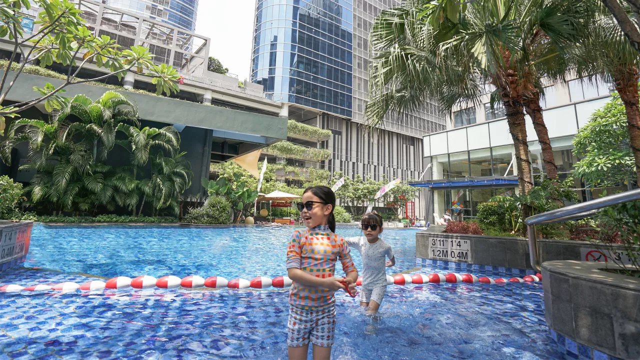 It’s the ‘Sun and Fun’ time with your little ones! Get your swimsuit ready and play in our outdoor swimming pool at Four Points by Sheraton Surabaya img#4