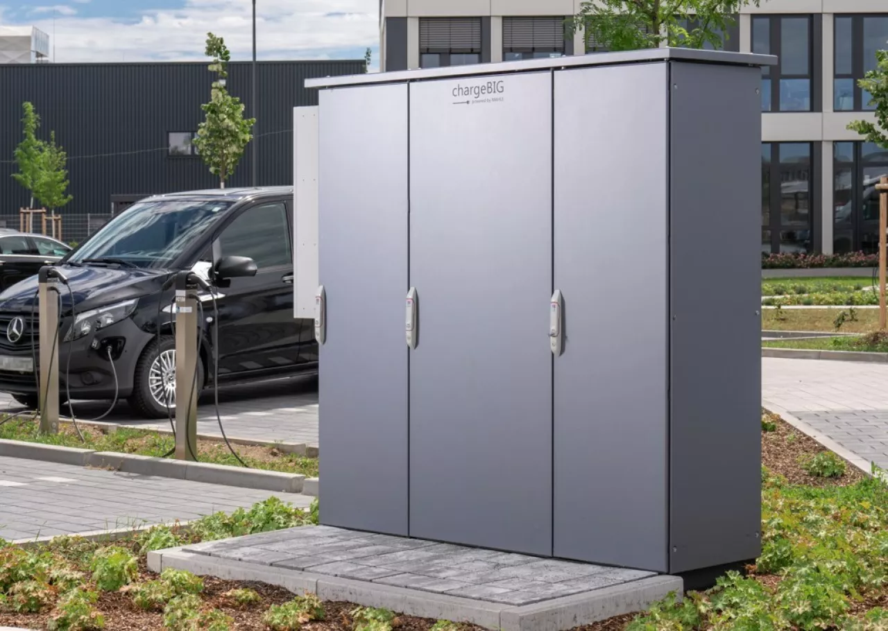 The chargeBIG 18-36 AC fleet charging solution provides dynamic load management for up to 36 individual charging points with a charging power of either 7 kW, 11 kW or 19 kW. img#3