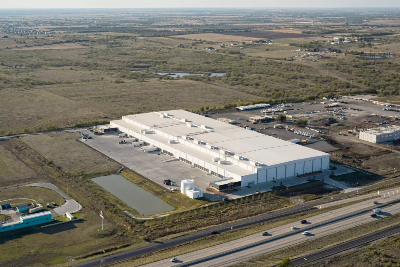 Cold Creek Solutions developed two, state-of-the-art, fully convertible cold storage facilities totaling more than 700,000 SF in Denton and San Antonio, Texas. img#1