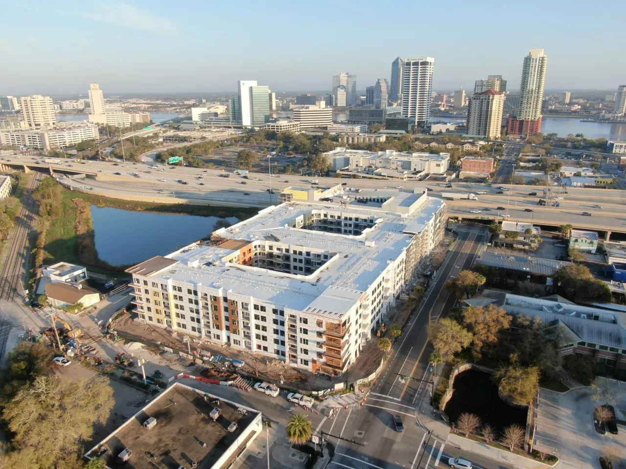 The Station at San Marco project is a 345-unit multifamily apartment community located on a 3.43-acre site just south of downtown across the St. Johns River in Jacksonville, Florida. The developer is Block One Ventures and the architect is Dynamik Design. img#1