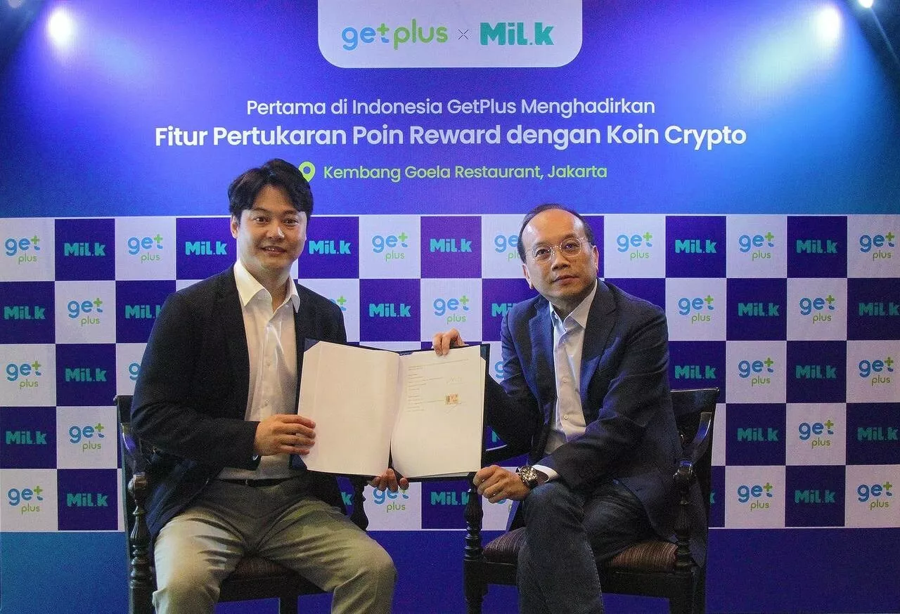 Indonesia Jakarta Press conference, from right side 'Adrian Hoon (Co-Founder of GetPlus)', 'Jayden Cho (CEO of Milk Partners)' img#1
