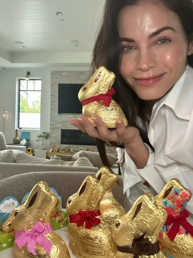 Jenna Dewan partners with Lindt GOLD BUNNY to make this Easter season extra magical. img#1