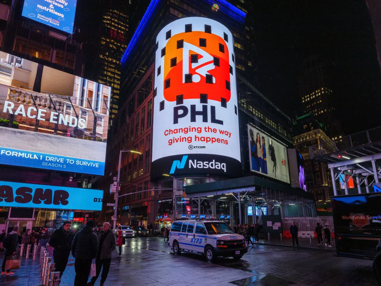 World's Leading Giving Movement Makes a Splash in New York Times Square to Millions of People img#1