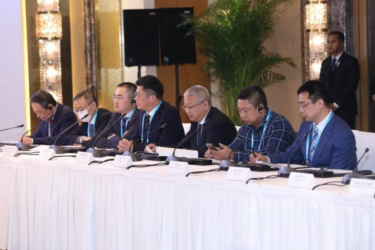 LONGi Founder and President Li Zhenguo attends Malaysian Prime Minister's Roundtable Meeting img#1