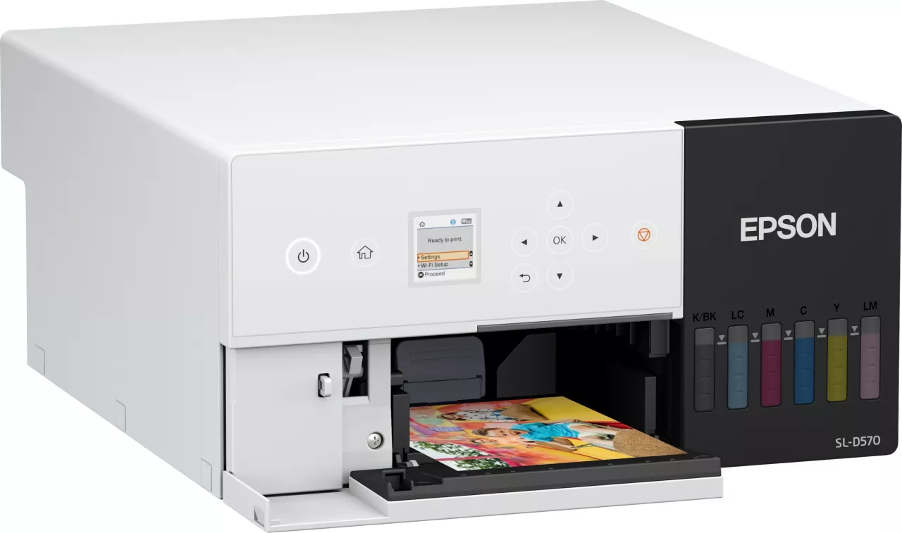 The ultra-compact Epson SureLab D570 minilab printer offers high-quality, small-format photos for on-site event photography and photo booths img#1
