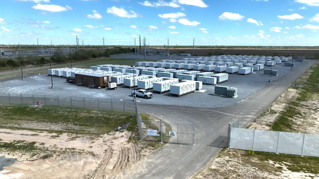 An aerial photograph of Eolian, L.P.’s Madero & Ignacio battery energy storage facility, a 200 MW/2.5+ hour duration storage system in Texas. img#1