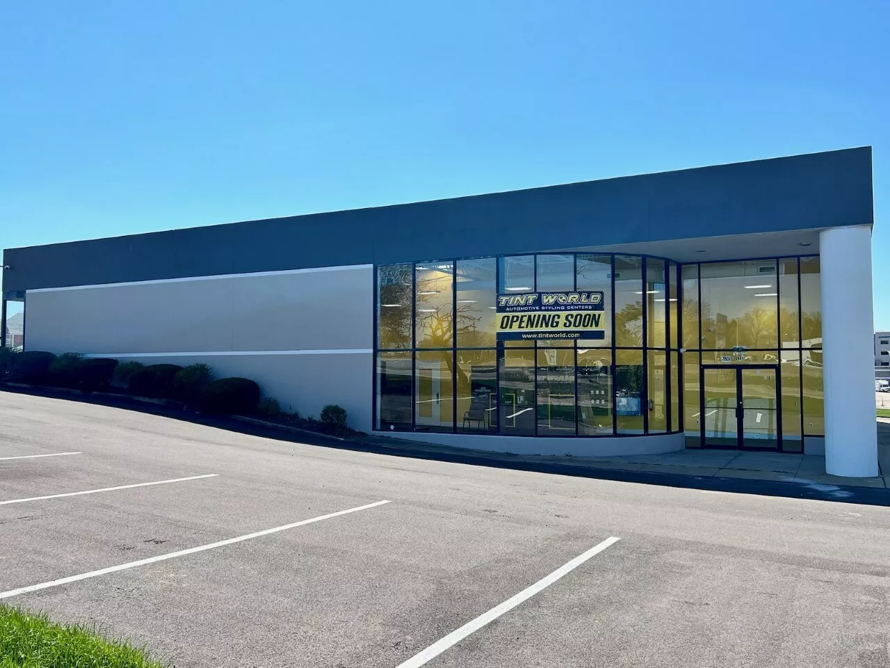 Tint World® Automotive Styling Centers™, a leading auto accessory and window tinting franchise, has just opened THE first of three planned locations in the state of Missouri. img#1