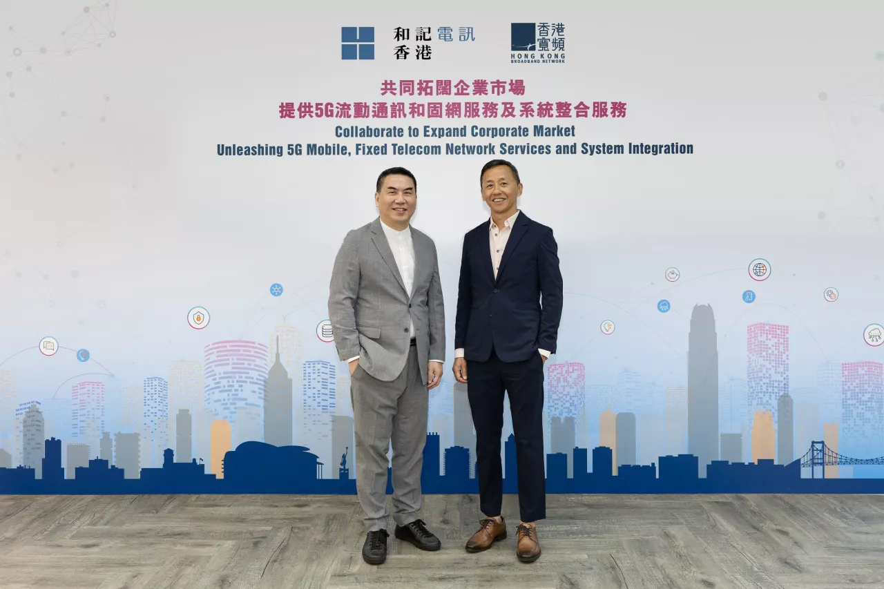 HTHK and HKBN explore ways to further expand strategic collaboration to increase corporate market share with 5G mobile, fixed telecom network services and system integration solutions. (From left) HTHKH Executive Director and CEO Kenny Koo, HKBN Co-Owner and Executive Vice-chairman William Yeung img#1
