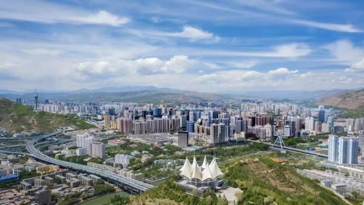 A bird's eye view of Xining City img#1