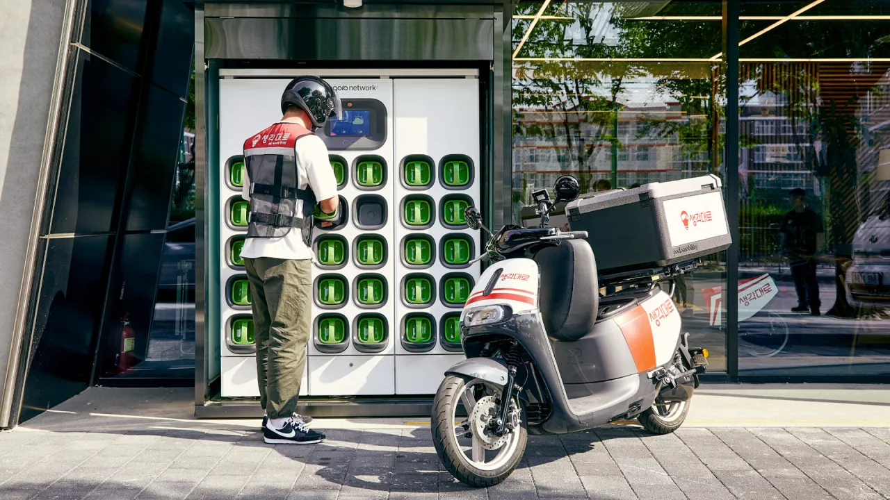 “It is great to be growing our partnership with Bikebank, a company that shares similar values and is committed to accelerating the shift to electric transportation in Korea. Seoul has one of the largest food delivery ecosystems in the world and was one of the first markets to embrace Gogoro battery swapping for food deliveries,” said Horace Luke, founder, and CEO of Gogoro. img#3