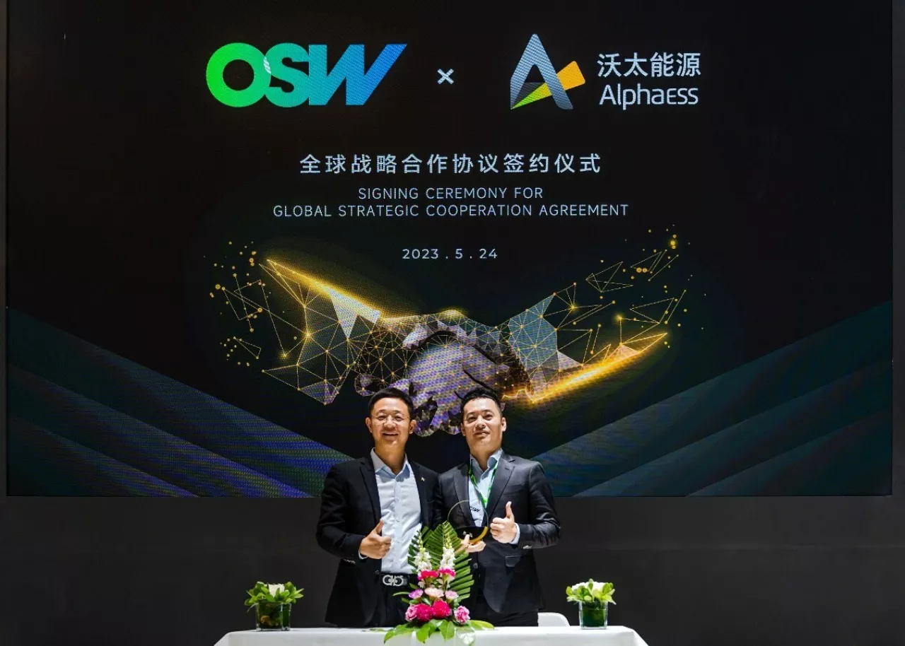 Thomas Yuan, Chairman and Co-Founder of AlphaESS, and Anson Zhang, Co-Founder and CEO of OSW, unite to mark their transformative global partnership img#1