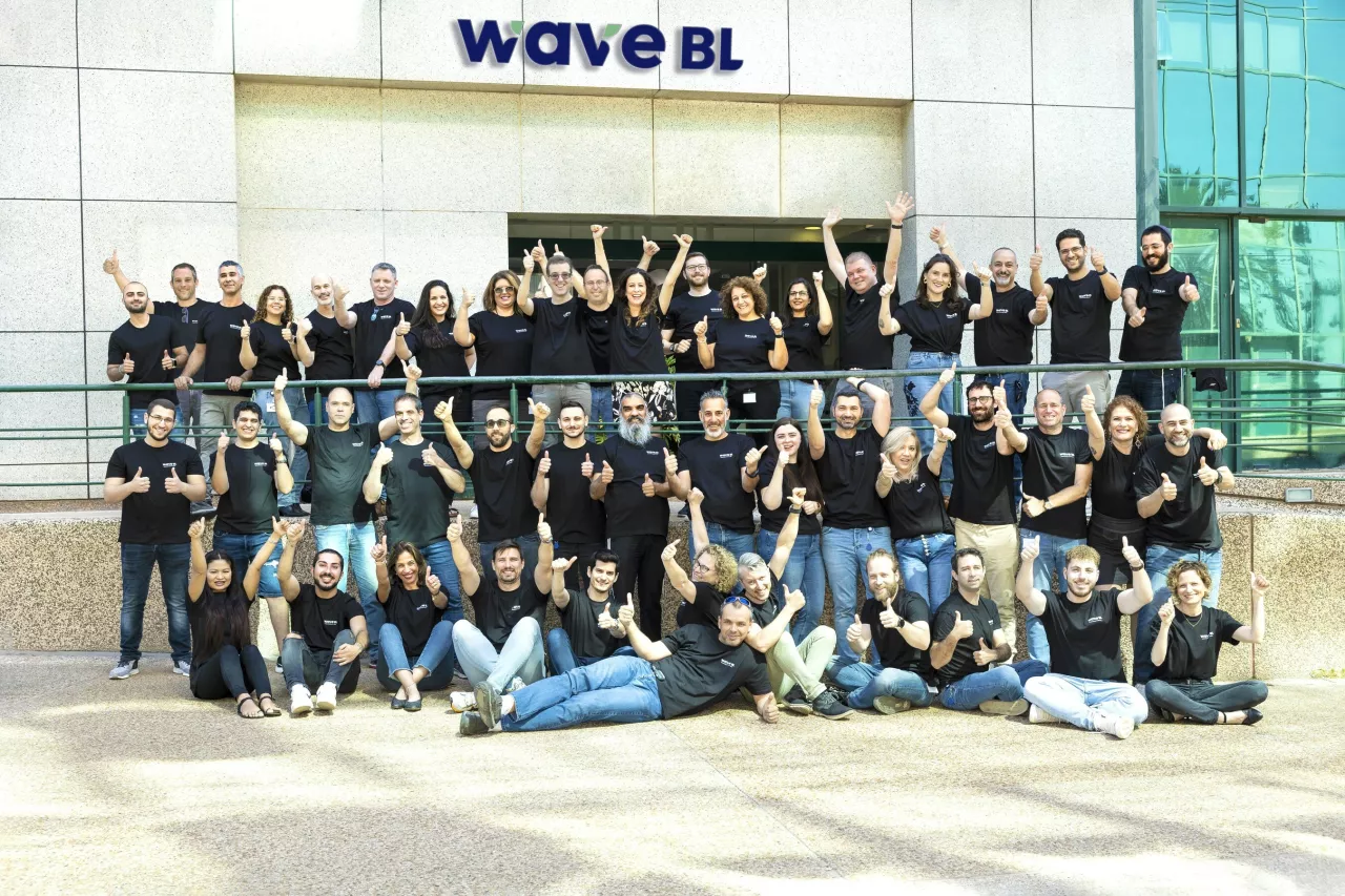 WaveBL employees are celebrating the good news of another successful investment round. Let's make some waves together! img#1