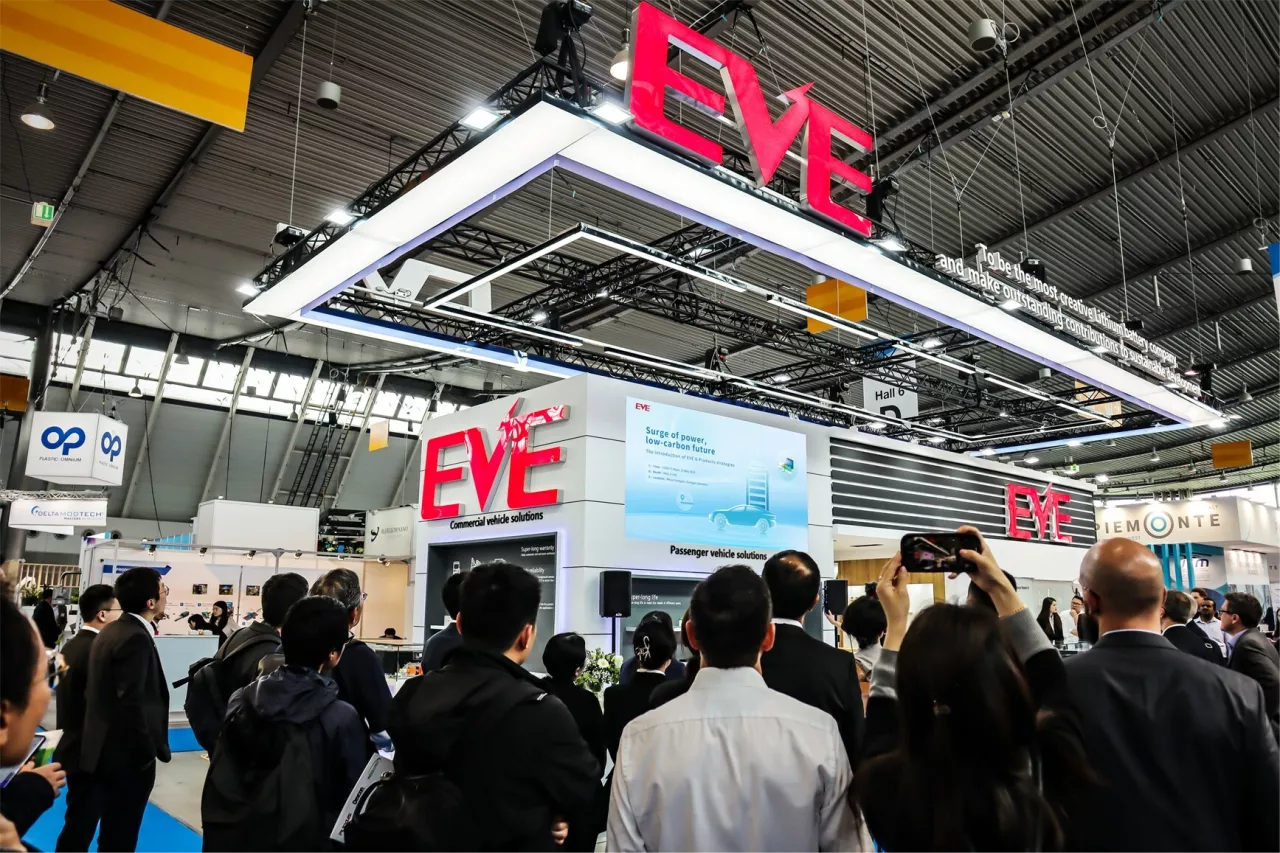 EVE Energy’s booth attracted lots of attendees. img#3